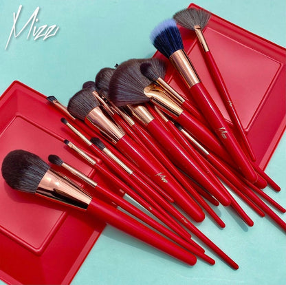 Set de brochas Mizz 24 piezas color rojo